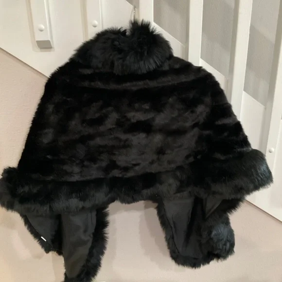 Caracilia faux fur shawl wrap - Picture 2 of 4
